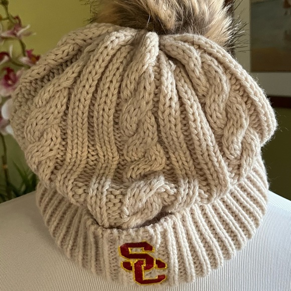 Captivating Knit Hat..USC..NWOT - Picture 2 of 4